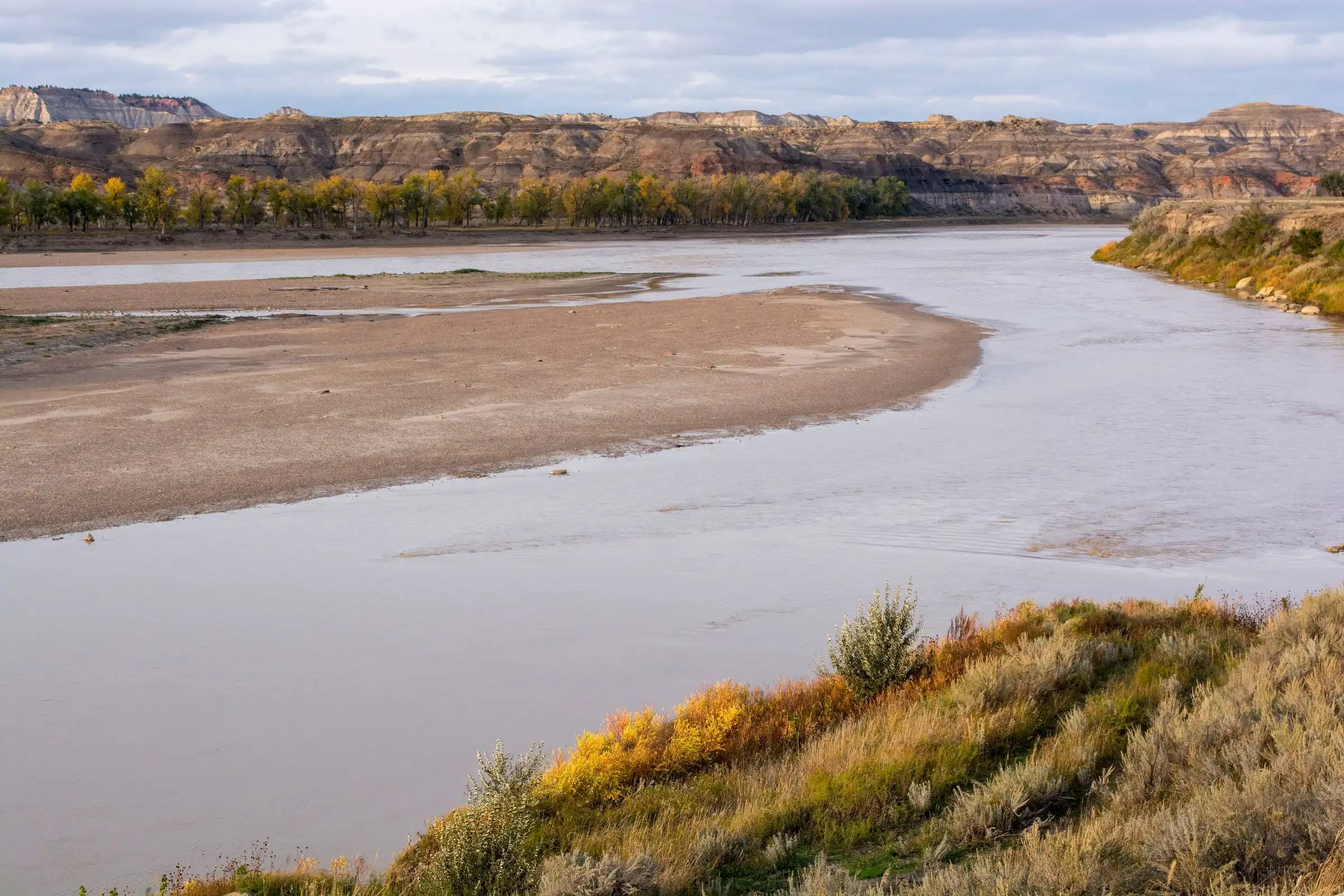 A wide bend of the Yellowstone River near Terry, with gravel bars and cottonwoods on the far bank